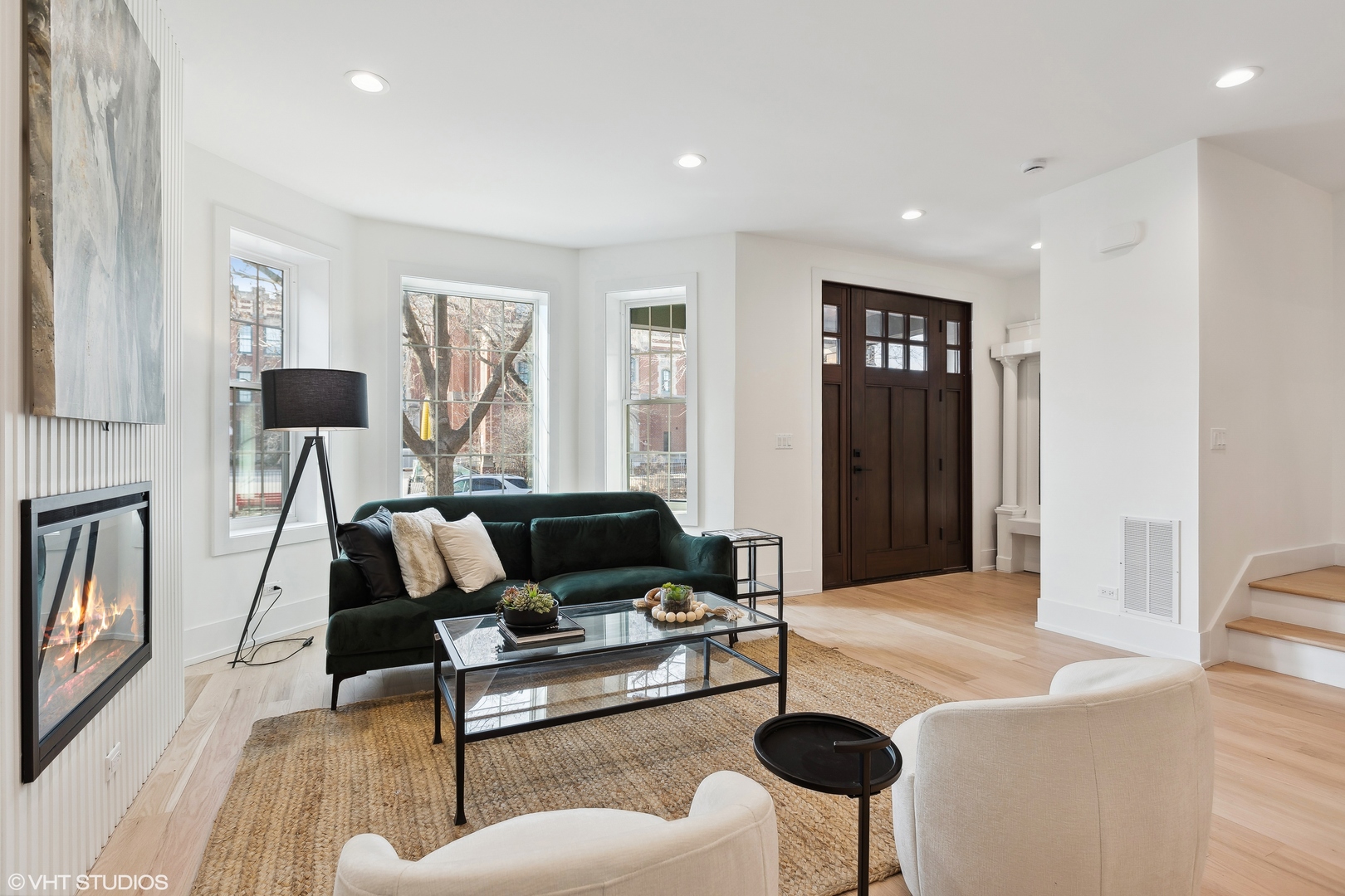 3725 N Oakley Avenue