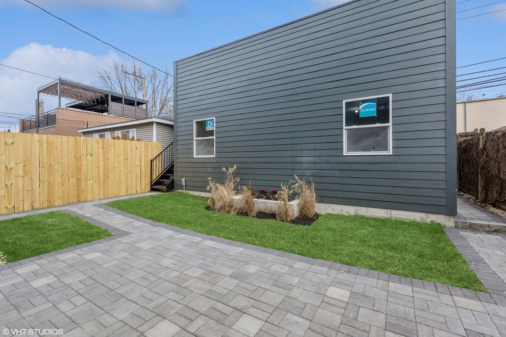 3725 N Oakley Avenue