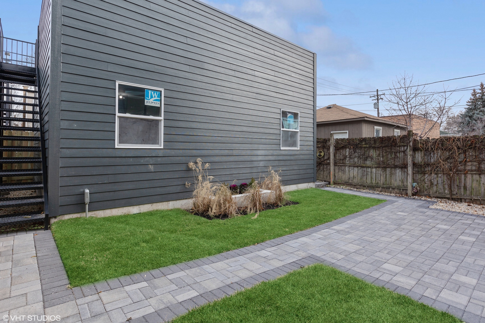 3725 N Oakley Avenue