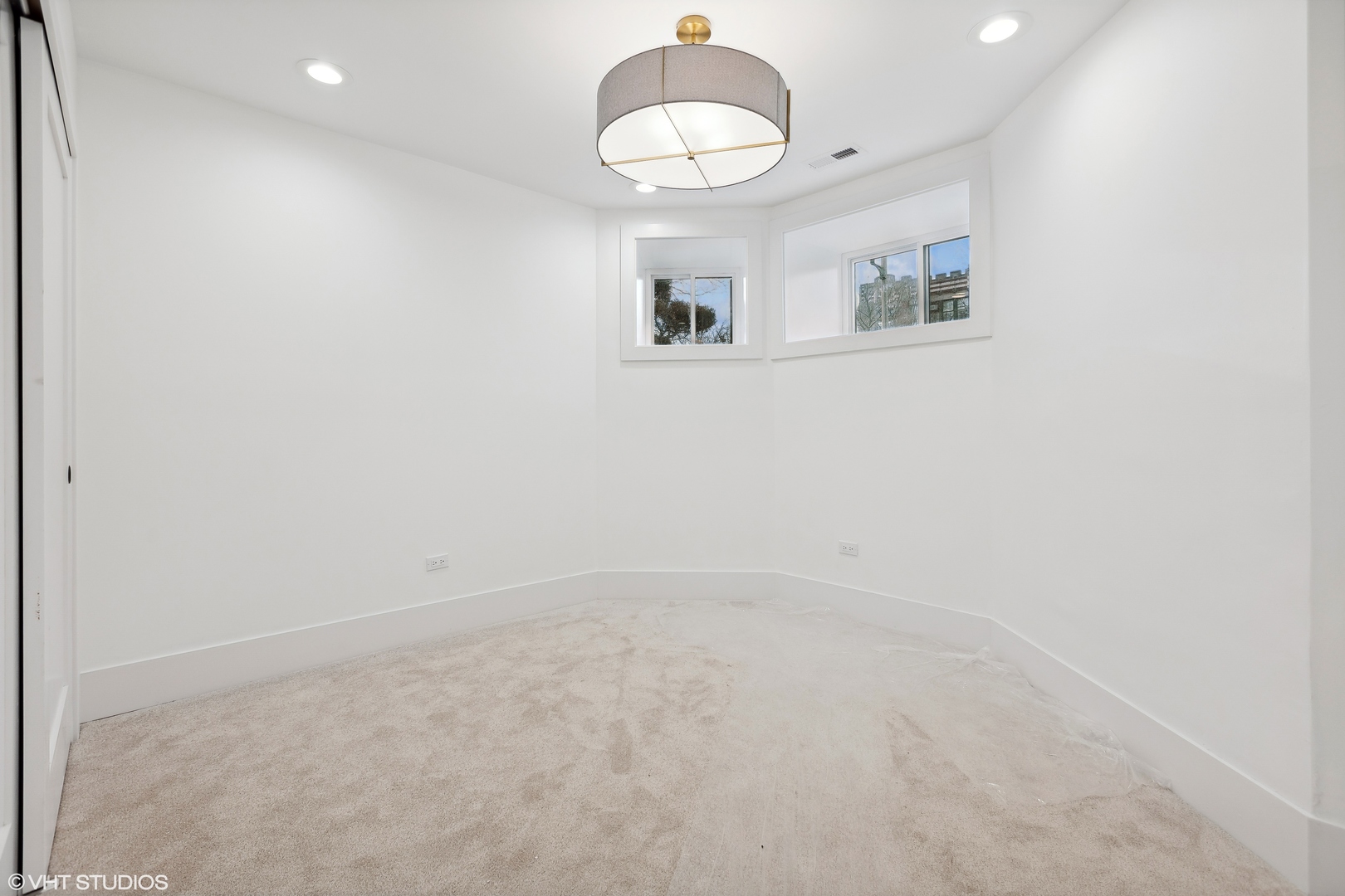 3725 N Oakley Avenue