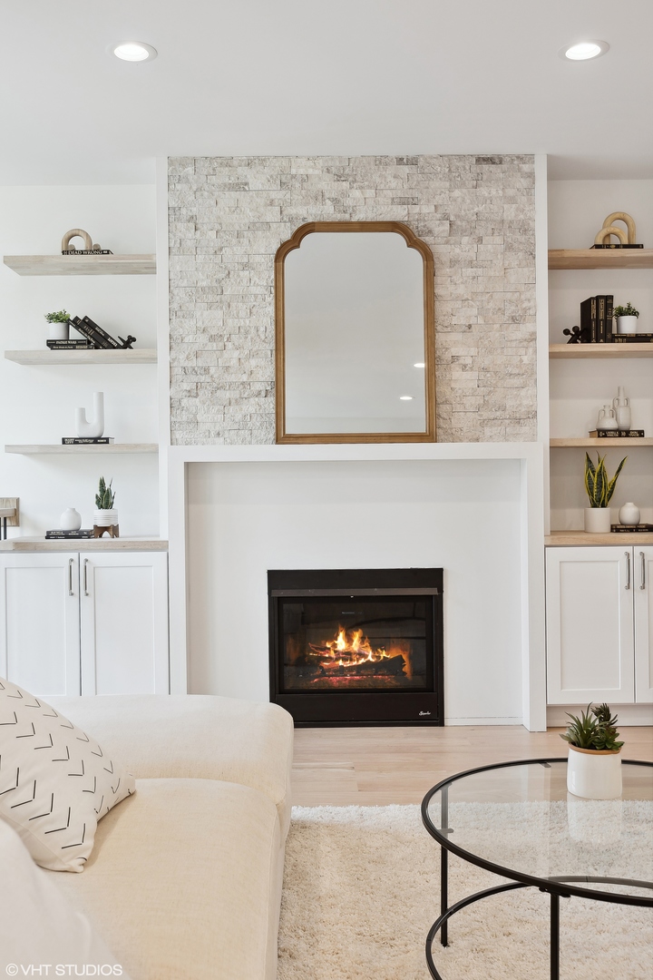 3725 N Oakley Avenue