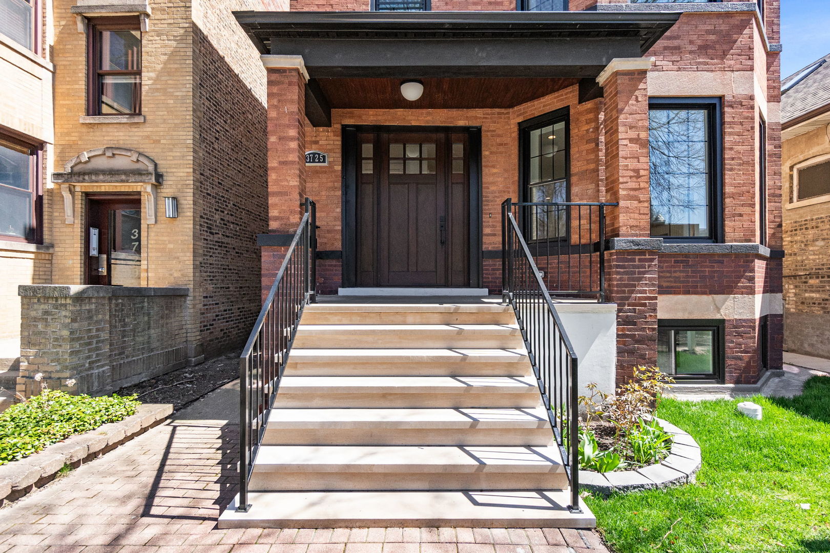 3725 N Oakley Avenue