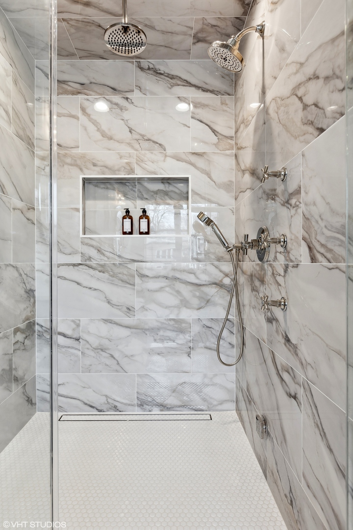 3725 N Oakley Avenue