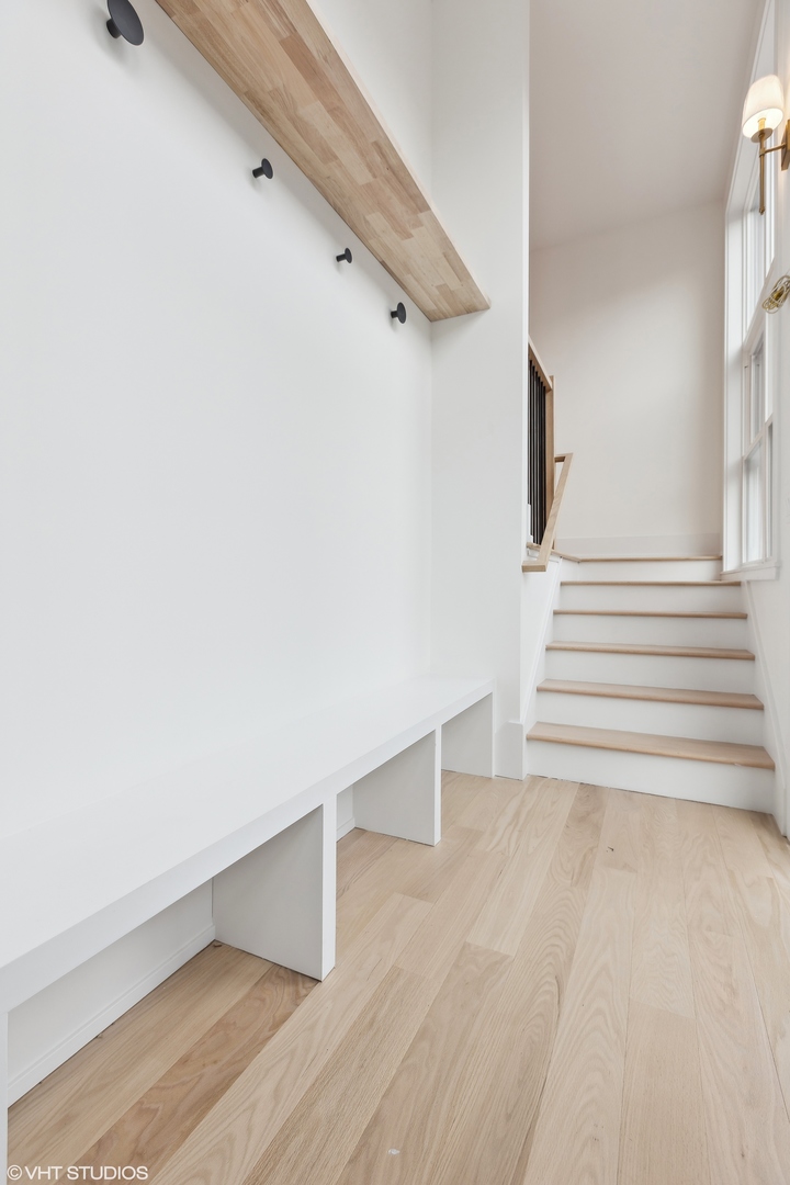 3725 N Oakley Avenue