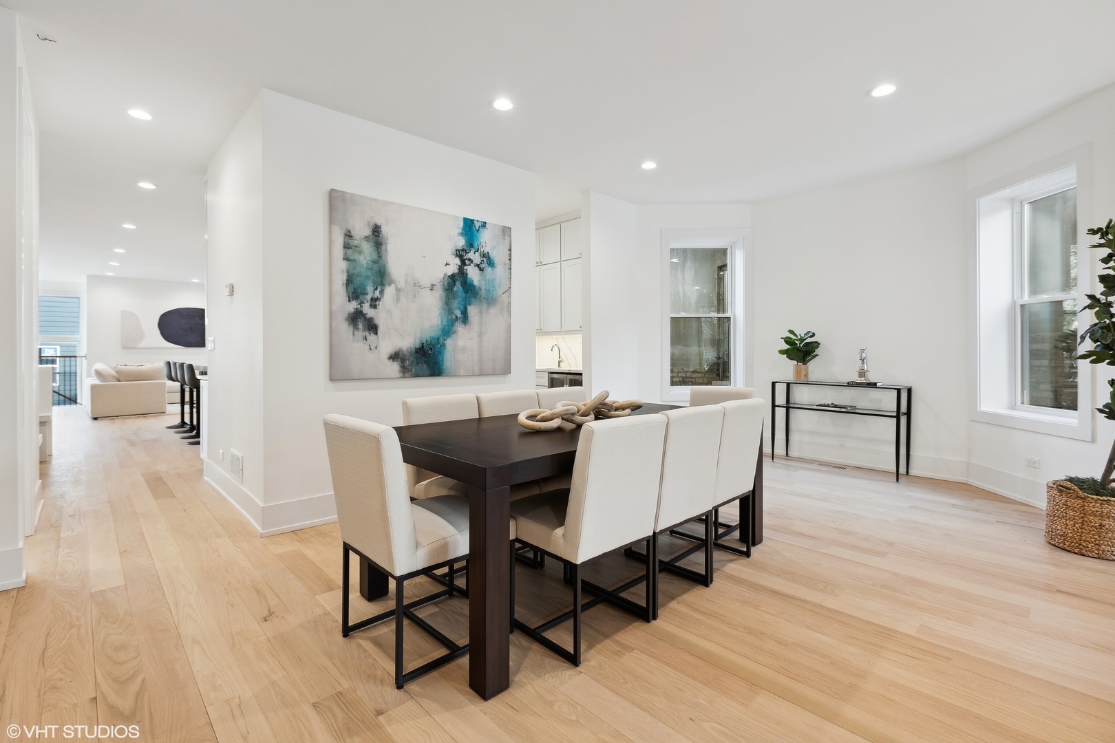 3725 N Oakley Avenue