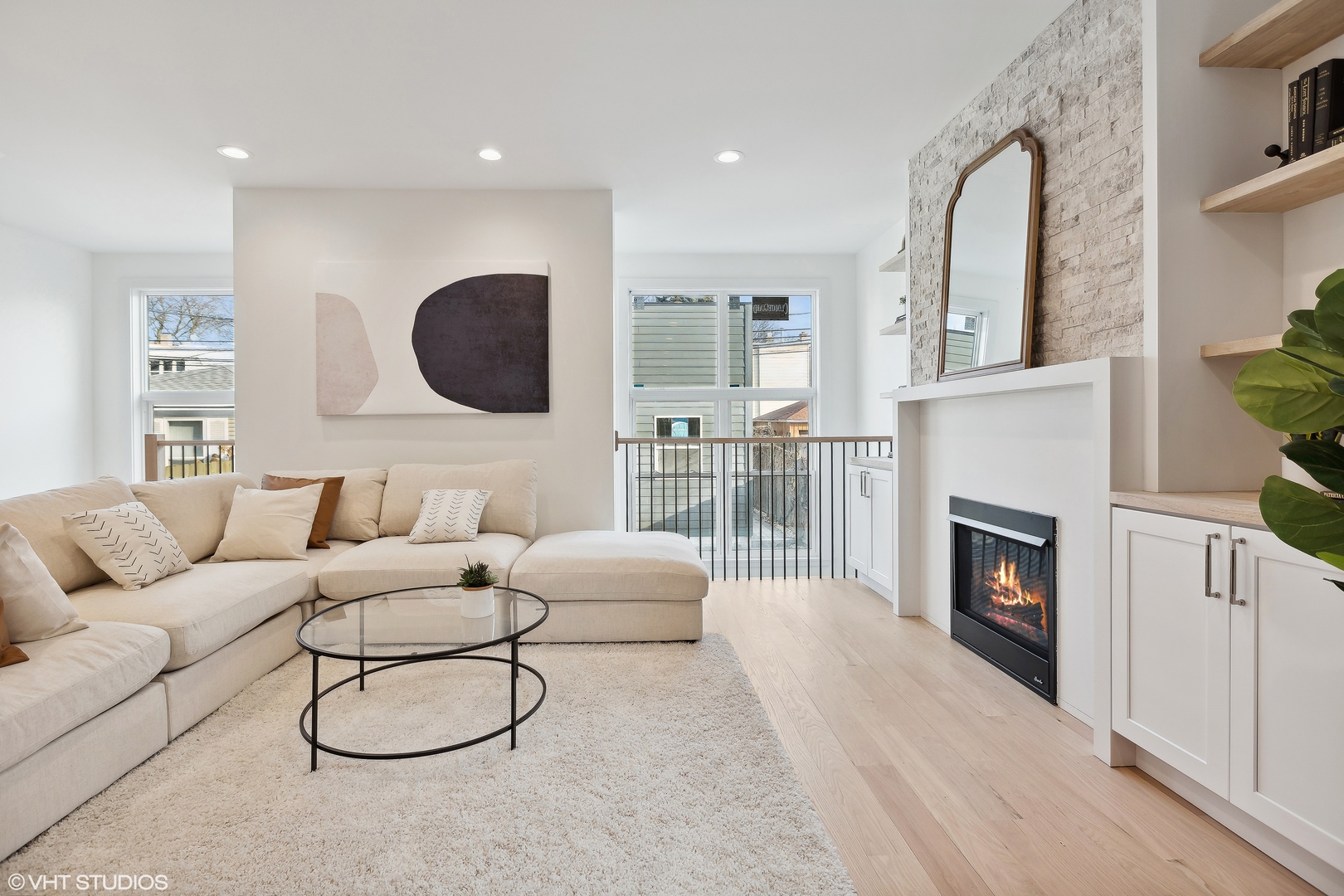 3725 N Oakley Avenue