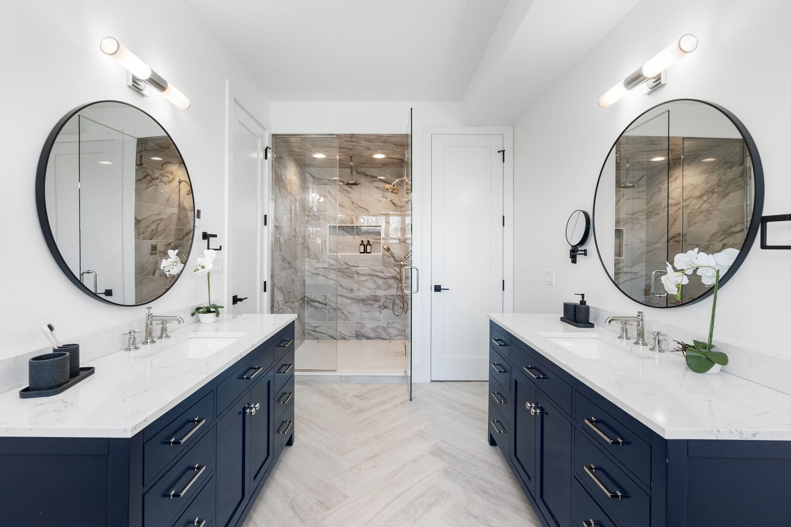 3725 N Oakley Avenue