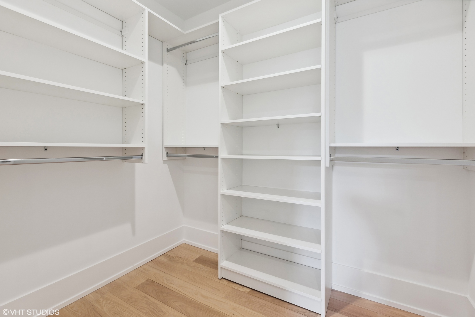 3725 N Oakley Avenue