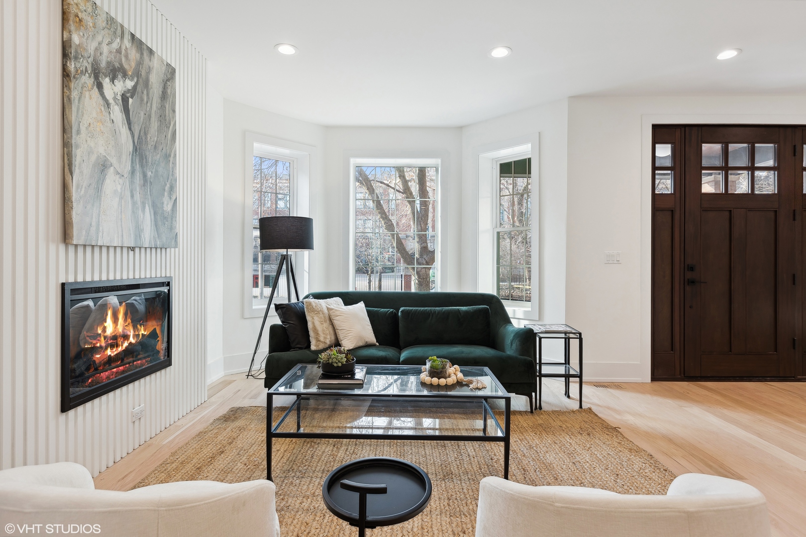 3725 N Oakley Avenue