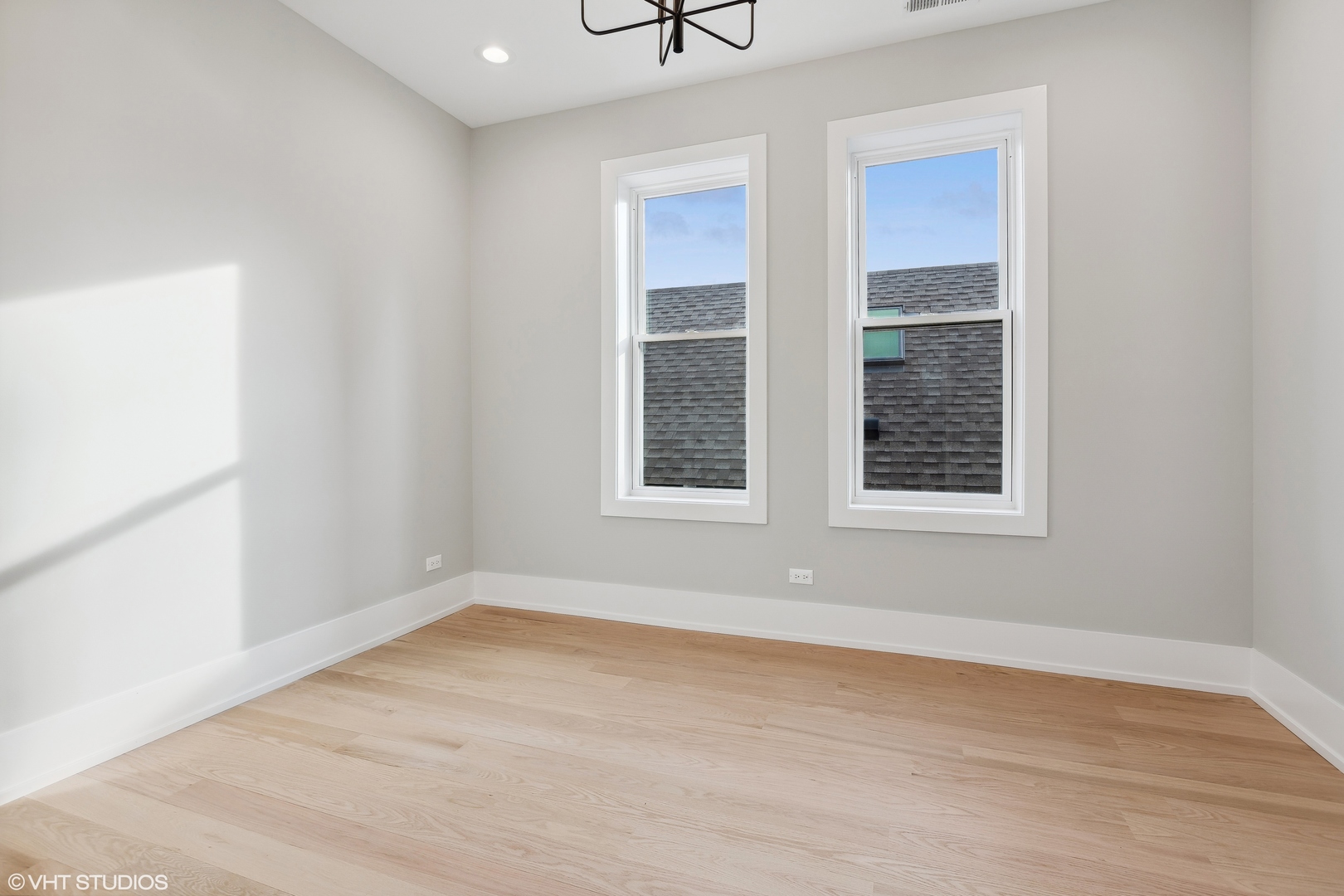 3725 N Oakley Avenue