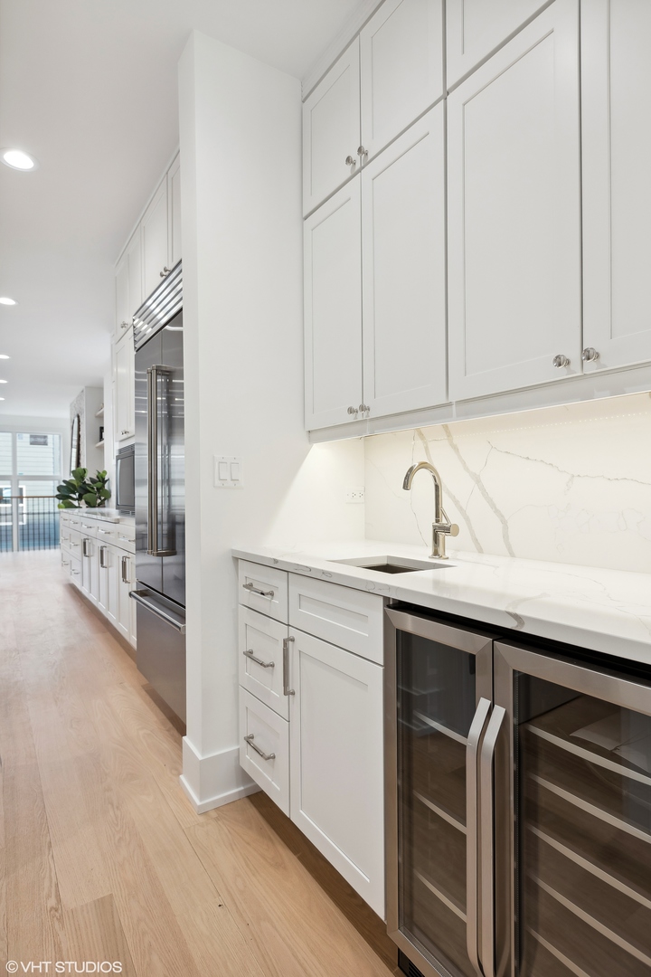 3725 N Oakley Avenue