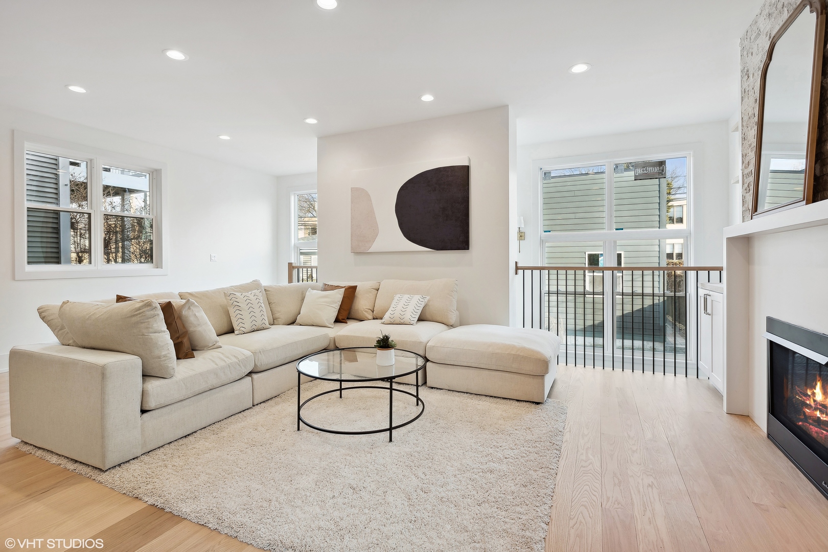 3725 N Oakley Avenue