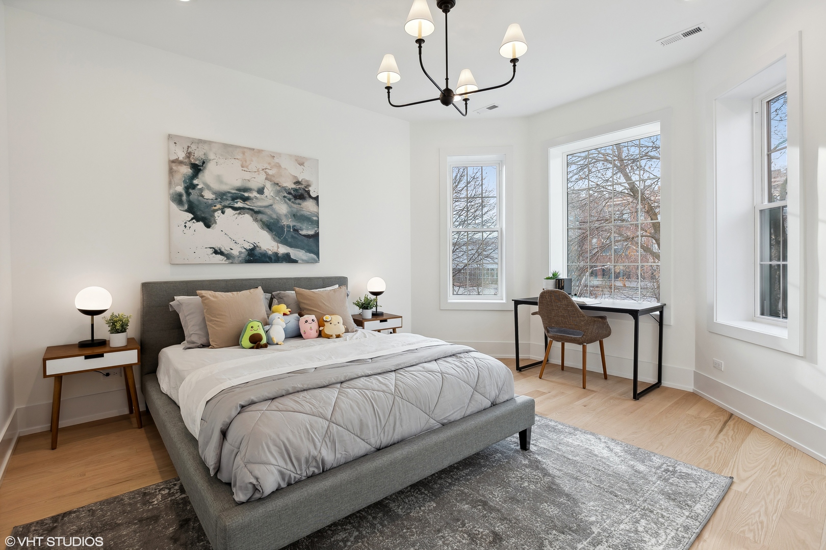 3725 N Oakley Avenue