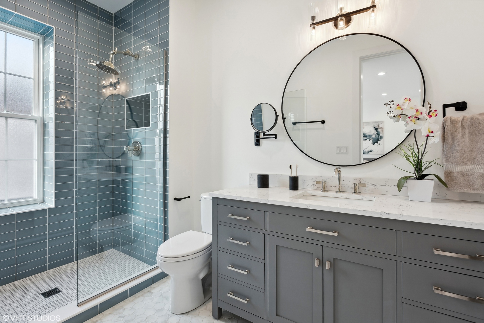 3725 N Oakley Avenue