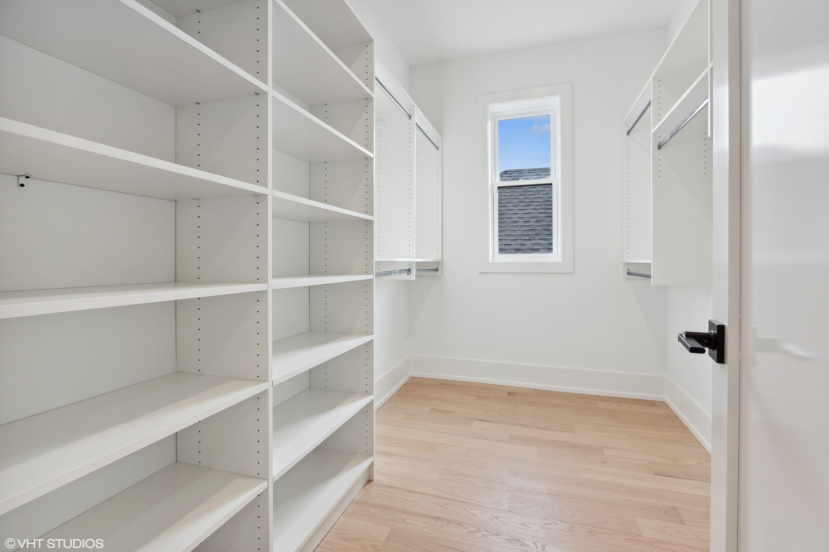 3725 N Oakley Avenue