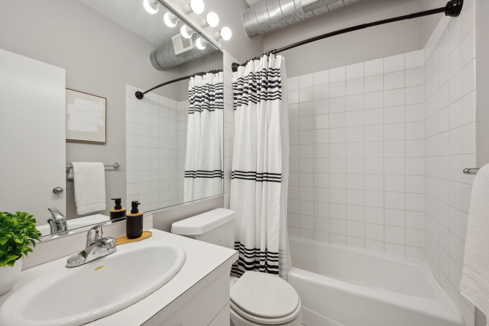 2011 W Wabansia Avenue Unit: 1