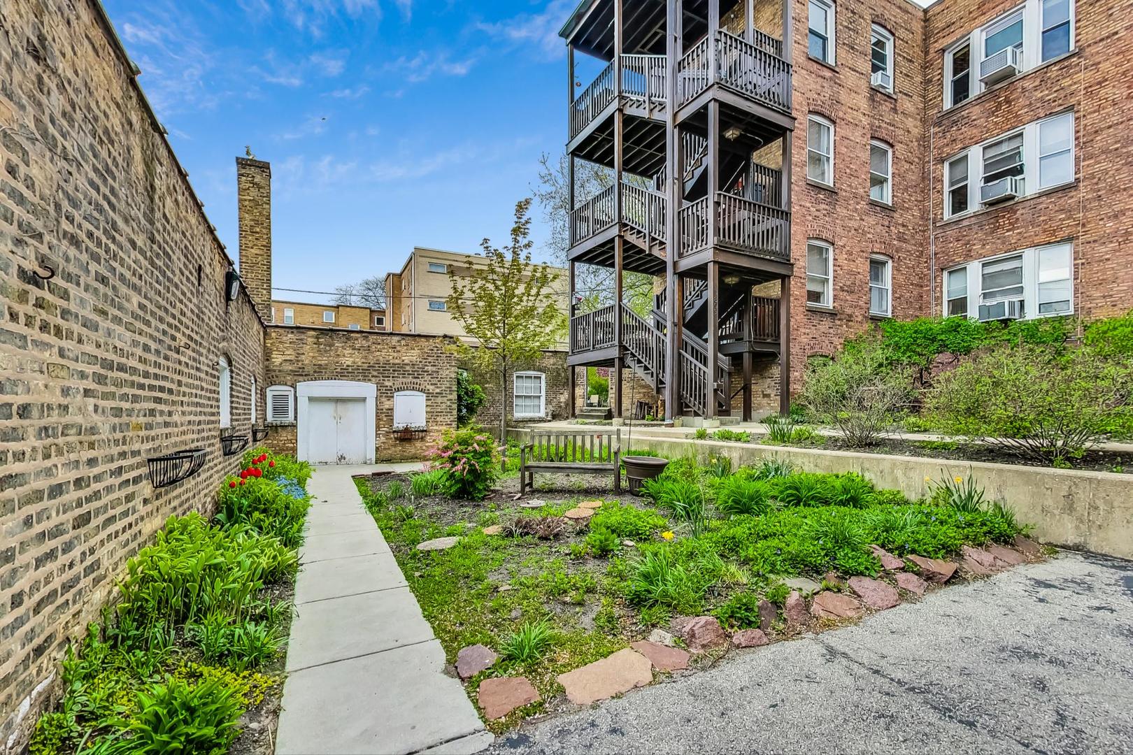 813 Ridge Avenue Unit: 3