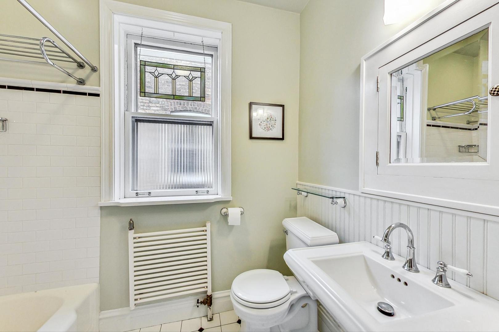 813 Ridge Avenue Unit: 3