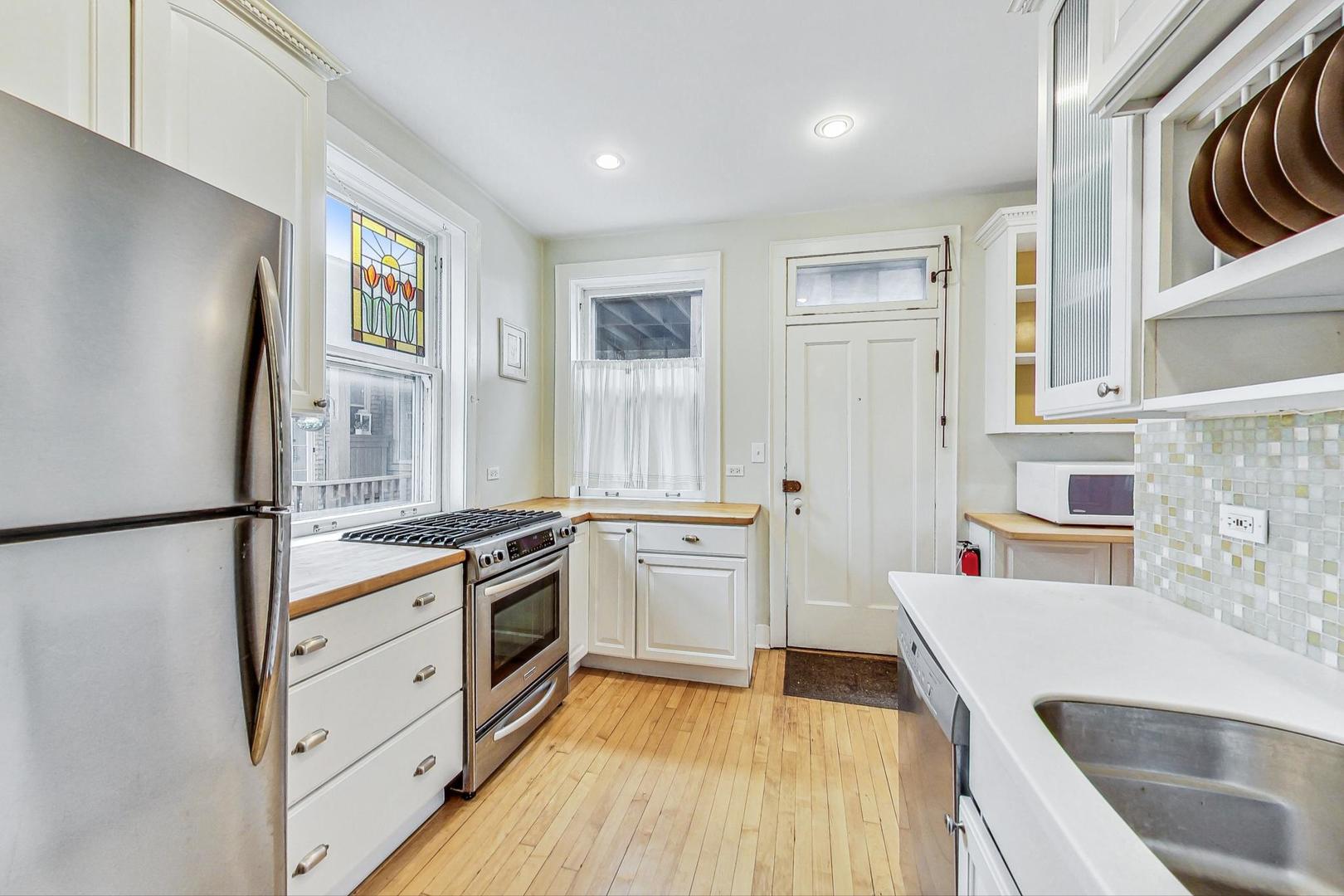 813 Ridge Avenue Unit: 3