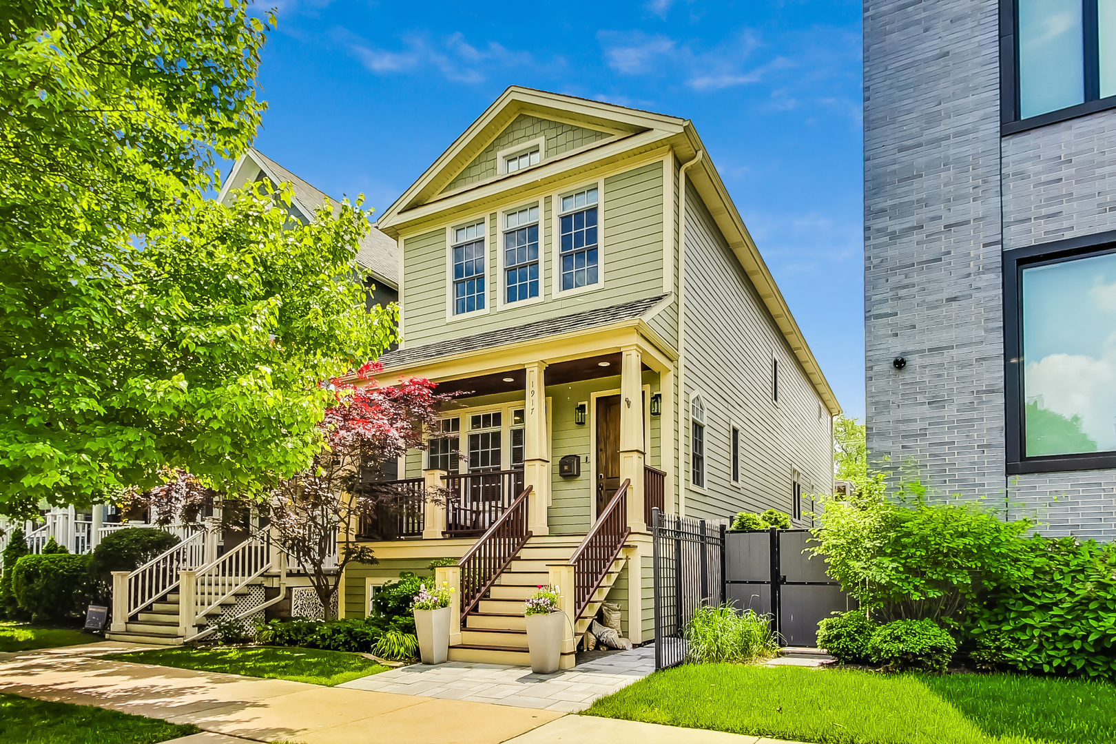 1917 W Cornelia Avenue