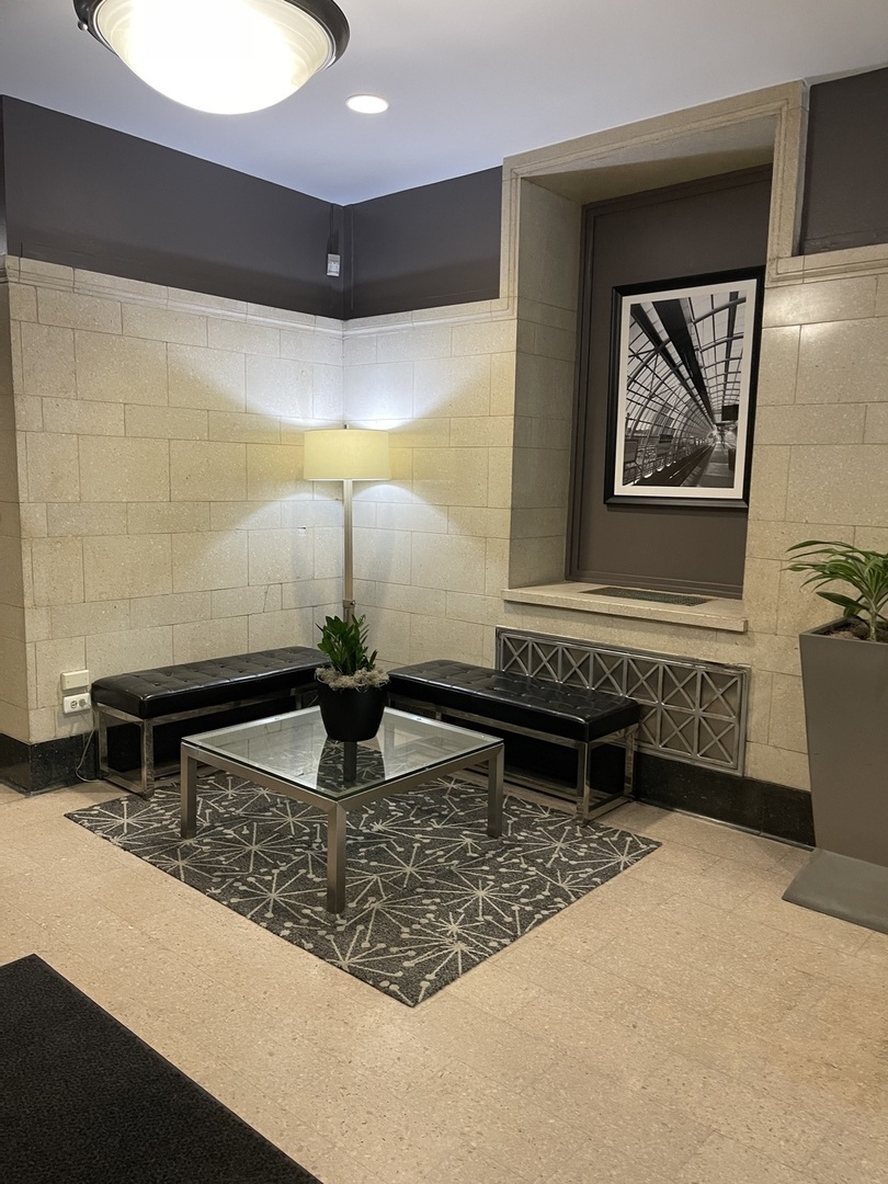 221 E CULLERTON Street Unit: 512