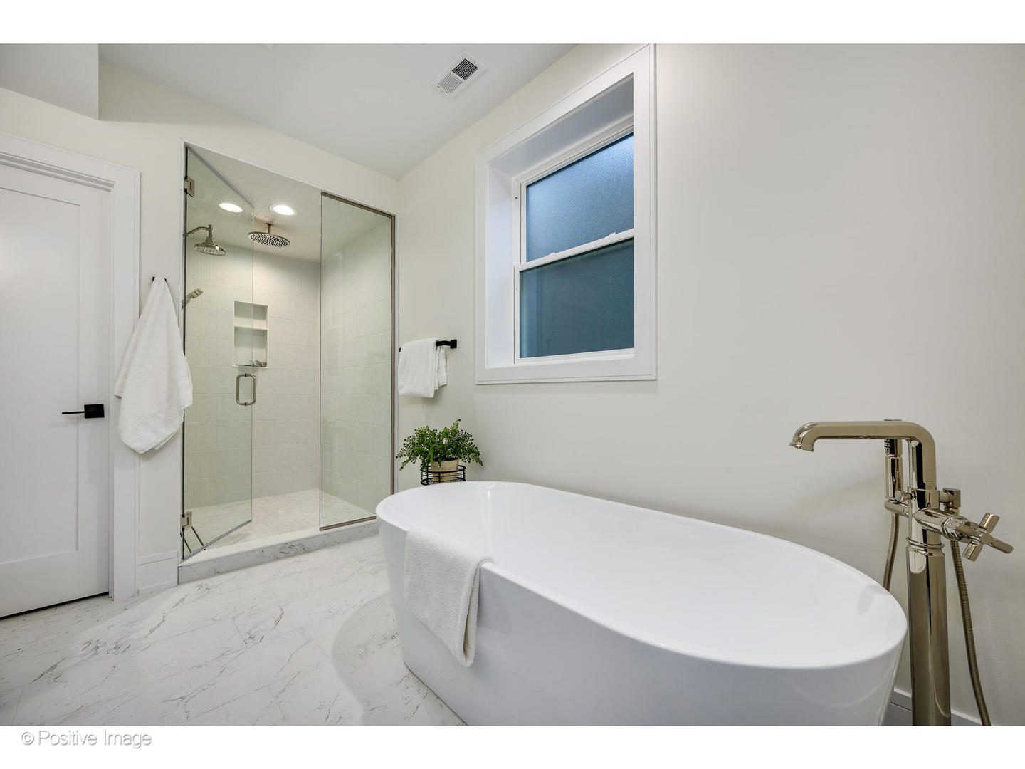 3930 N Claremont Avenue