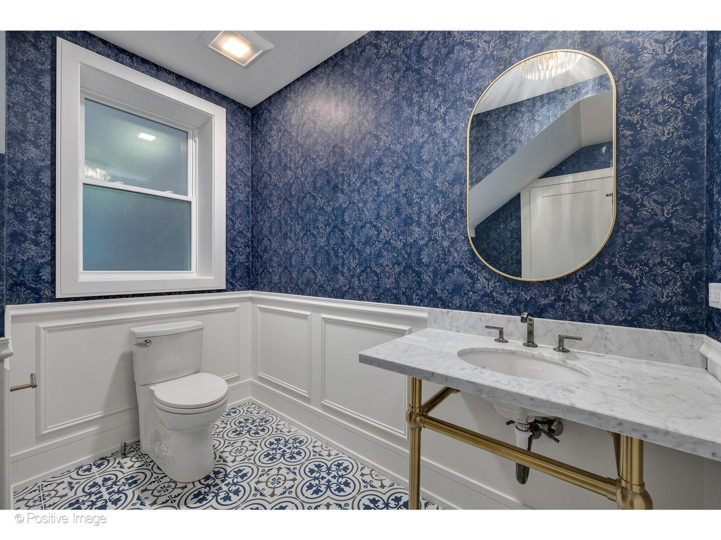 3930 N Claremont Avenue