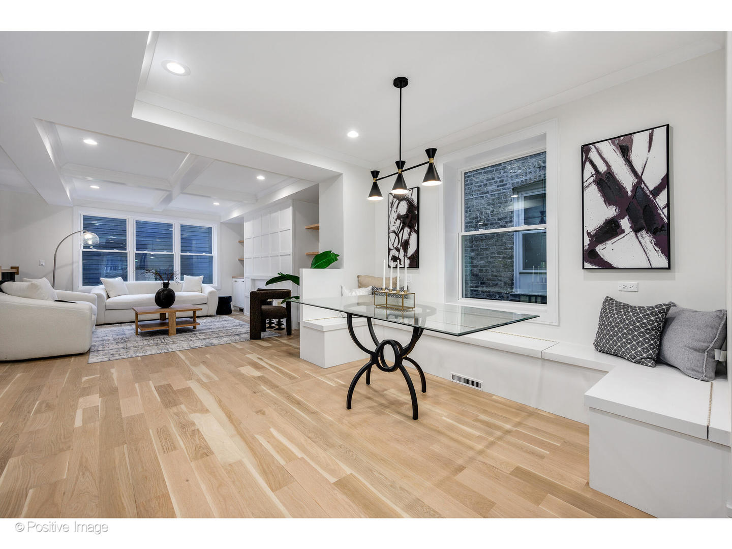 3930 N Claremont Avenue