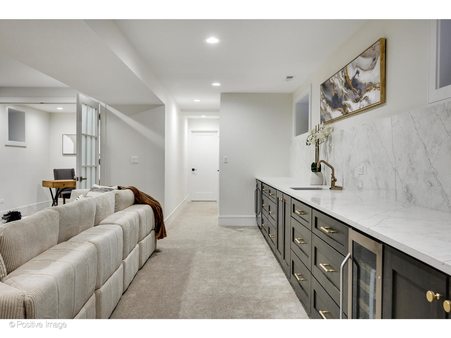 3930 N Claremont Avenue