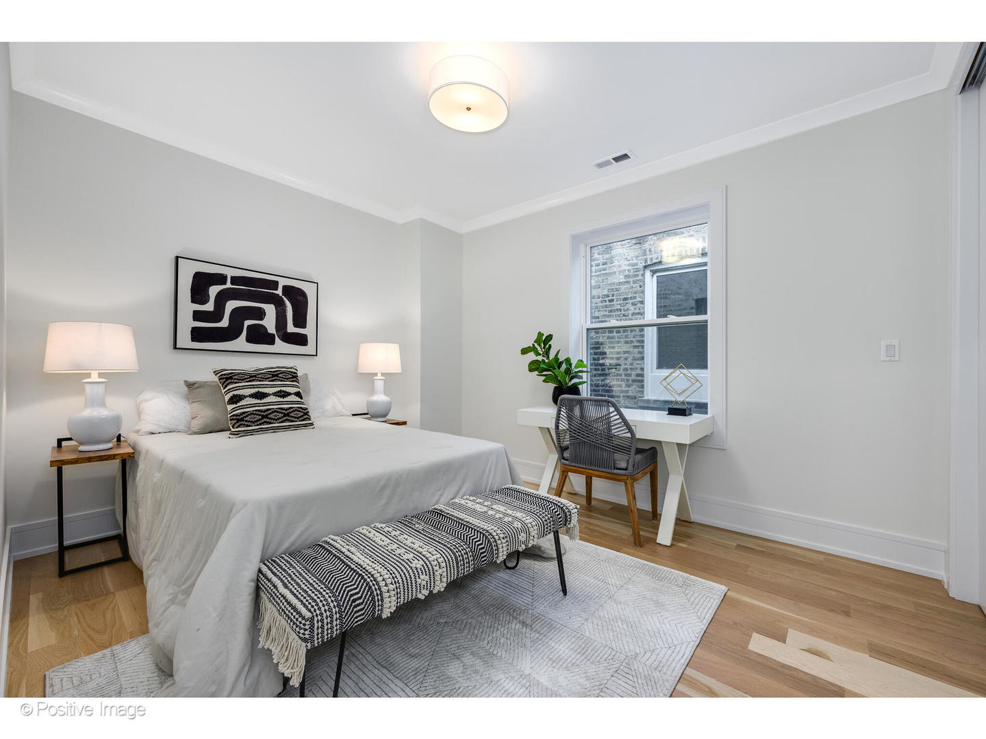 3930 N Claremont Avenue