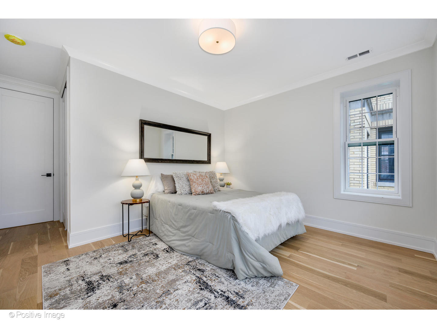 3930 N Claremont Avenue