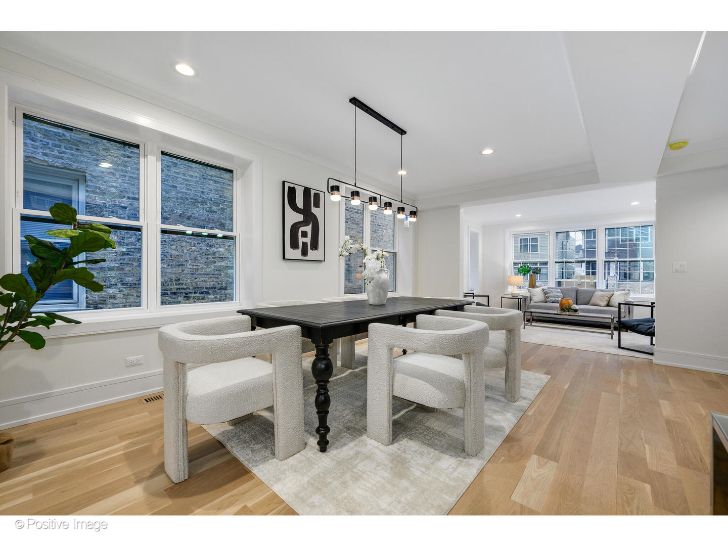 3930 N Claremont Avenue