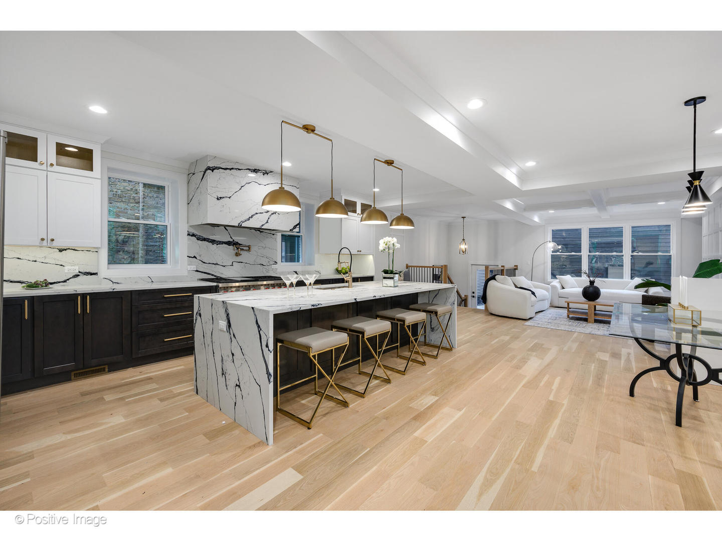 3930 N Claremont Avenue