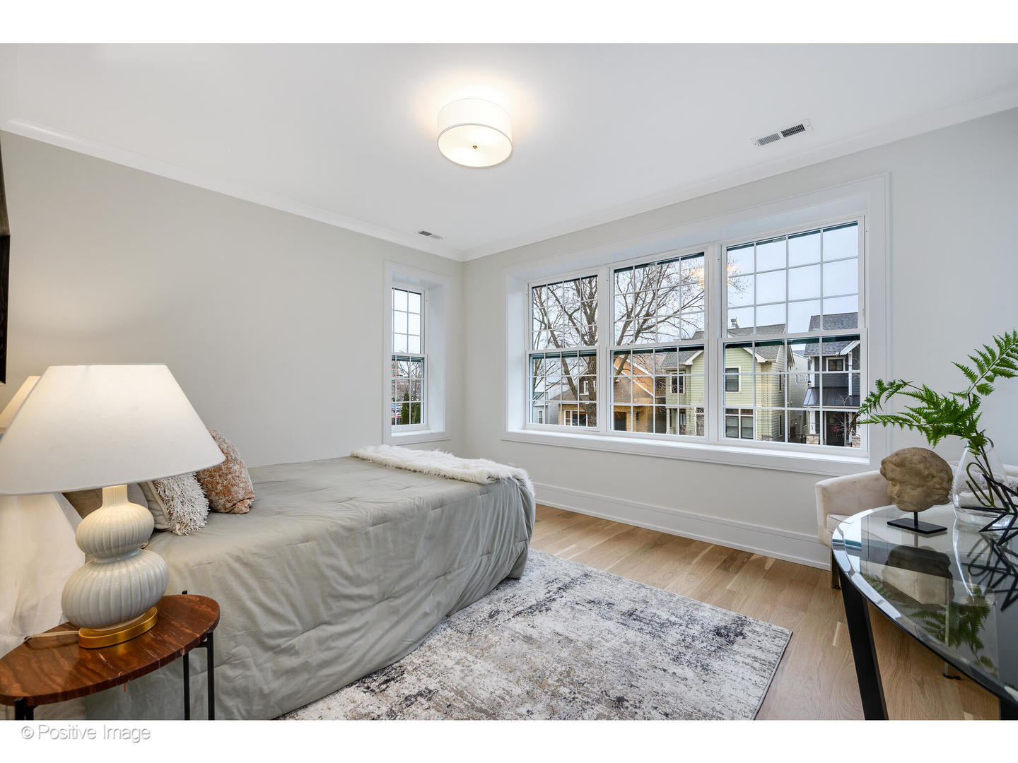 3930 N Claremont Avenue