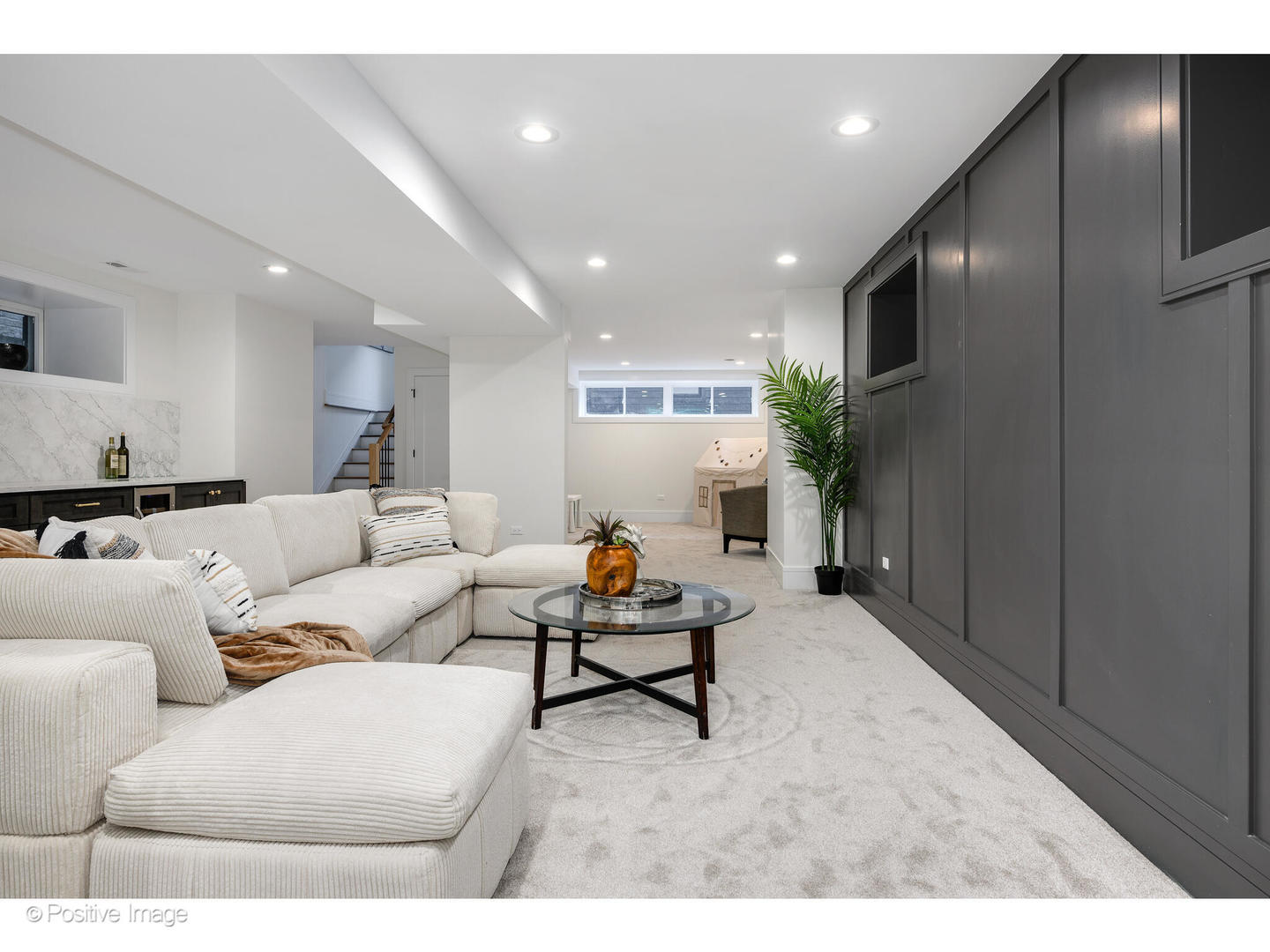 3930 N Claremont Avenue