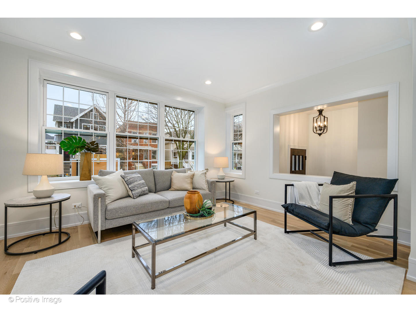 3930 N Claremont Avenue