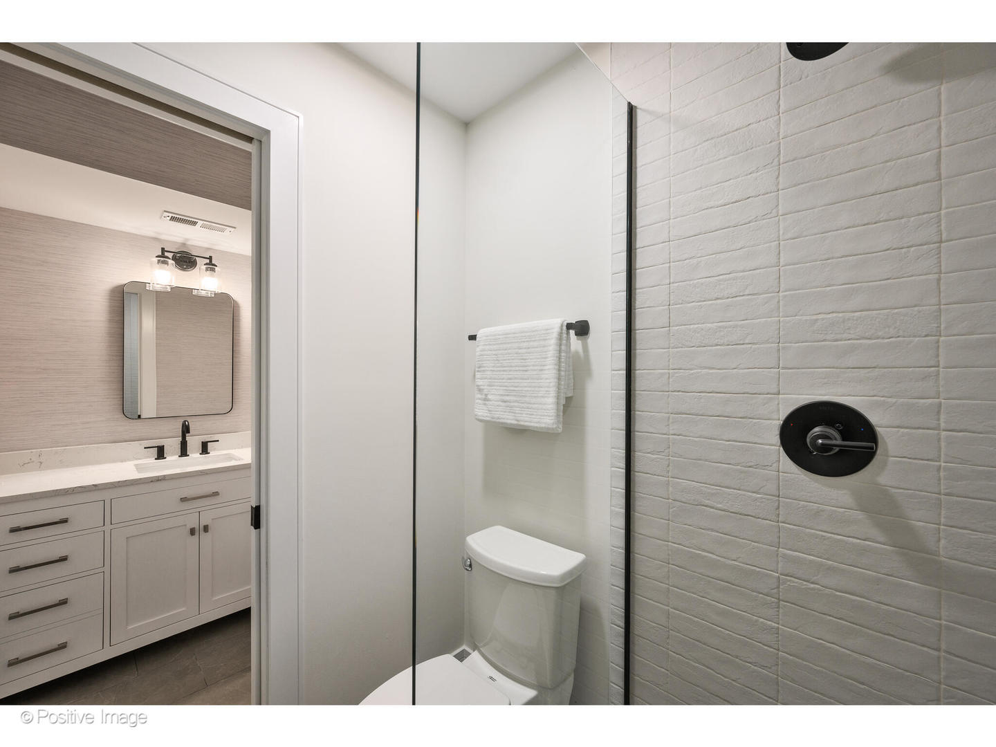 3930 N Claremont Avenue