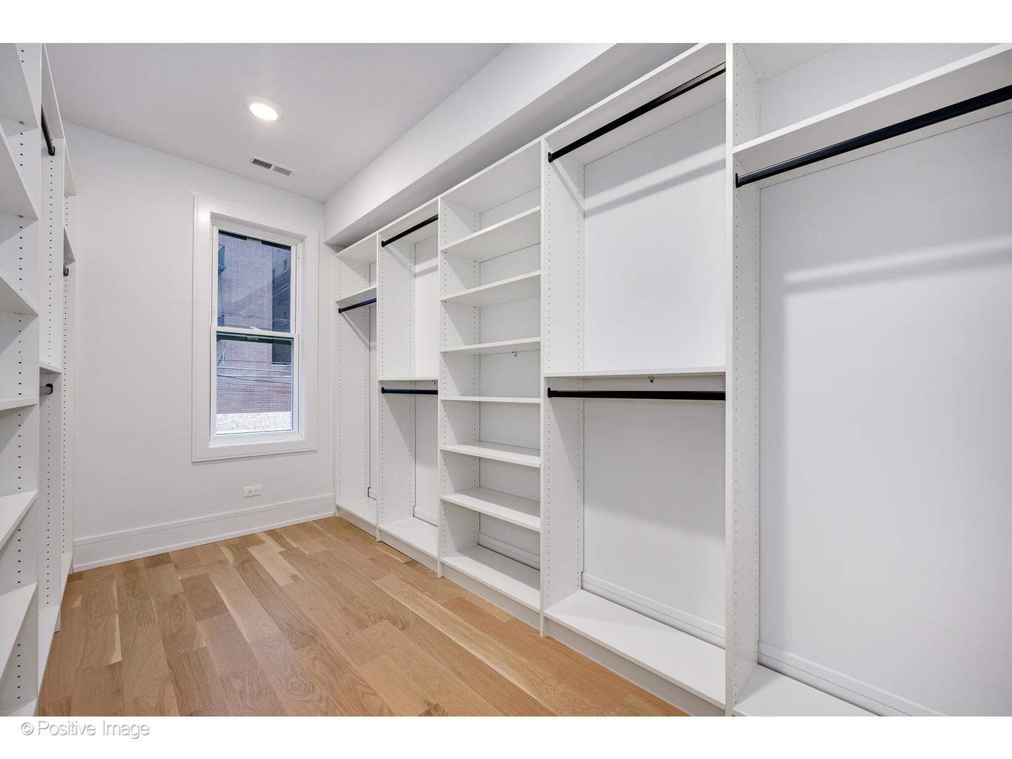 3930 N Claremont Avenue