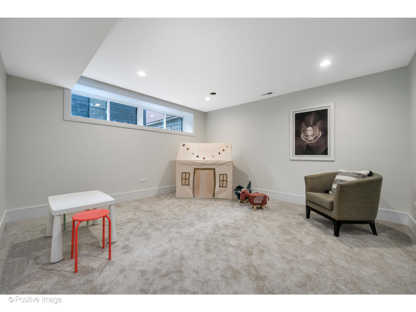 3930 N Claremont Avenue