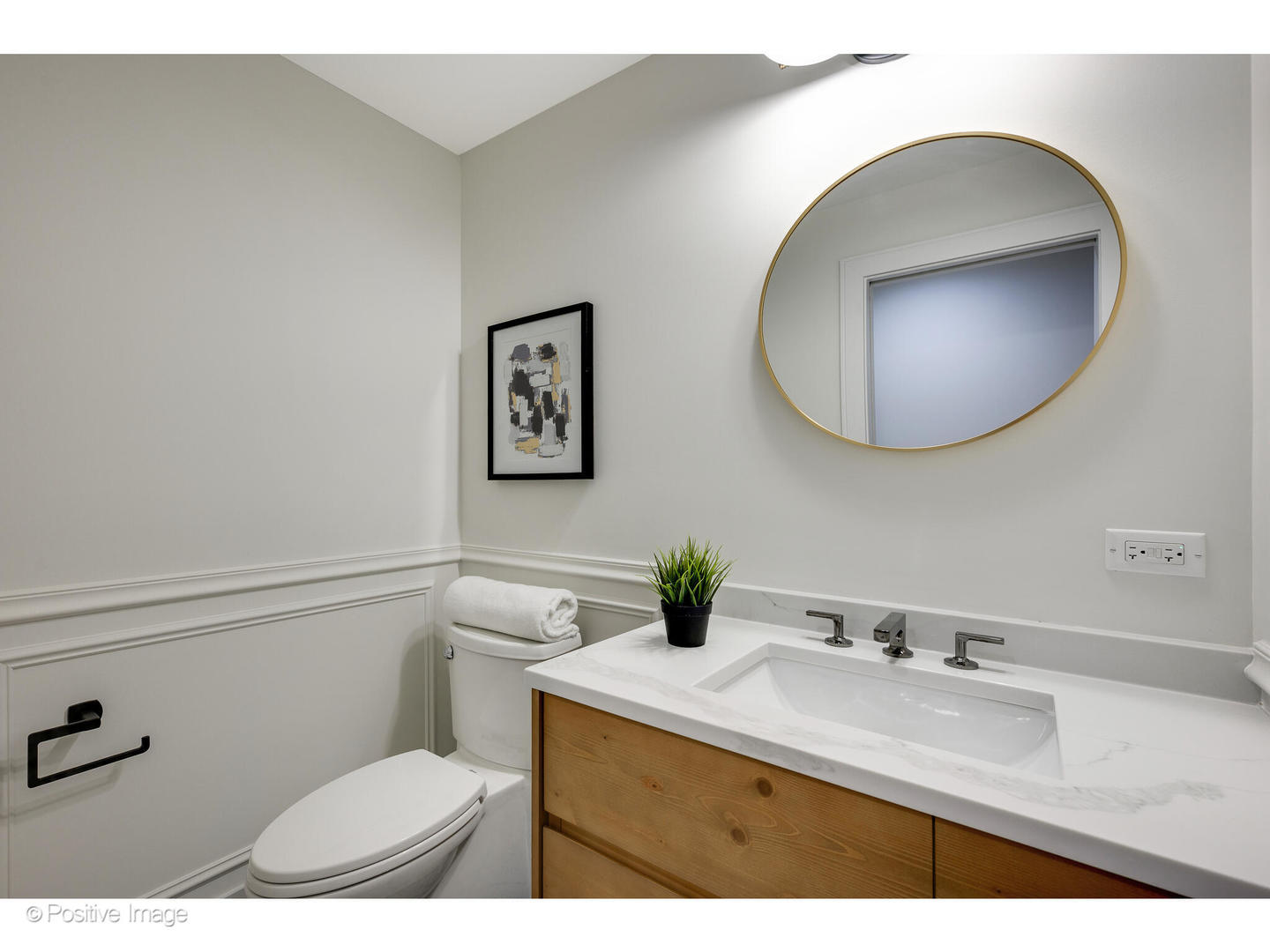 3930 N Claremont Avenue