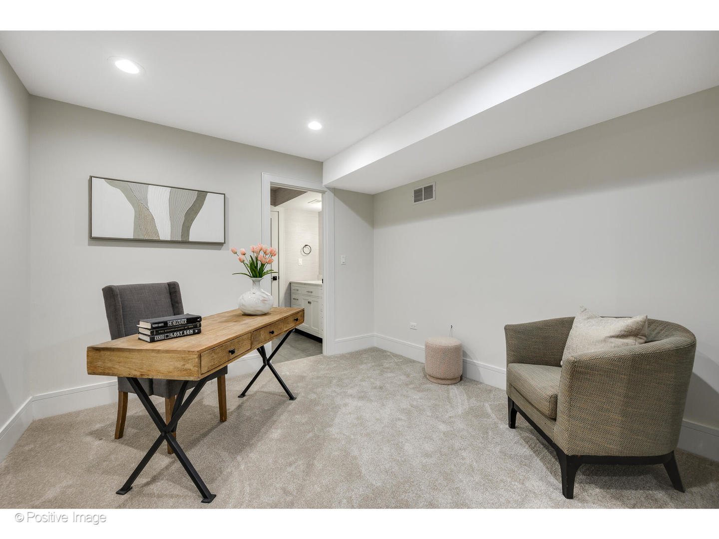 3930 N Claremont Avenue