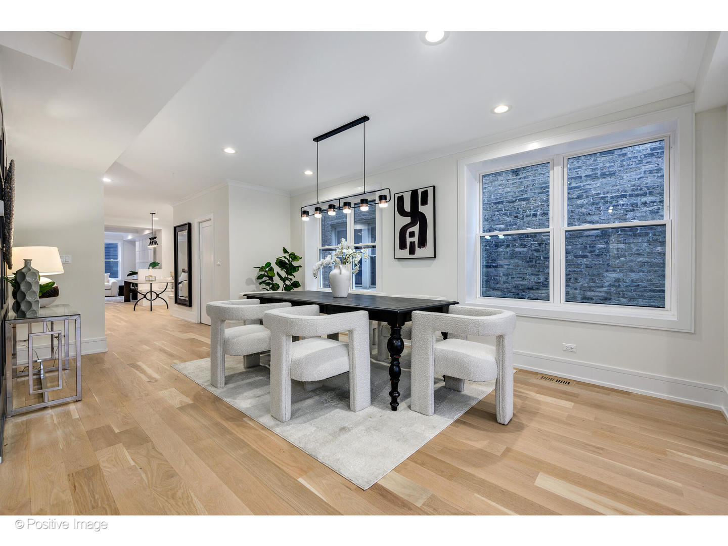 3930 N Claremont Avenue