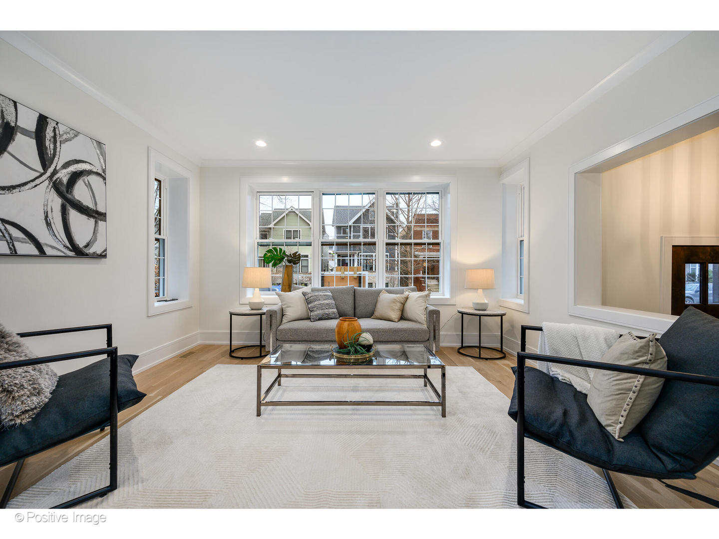 3930 N Claremont Avenue