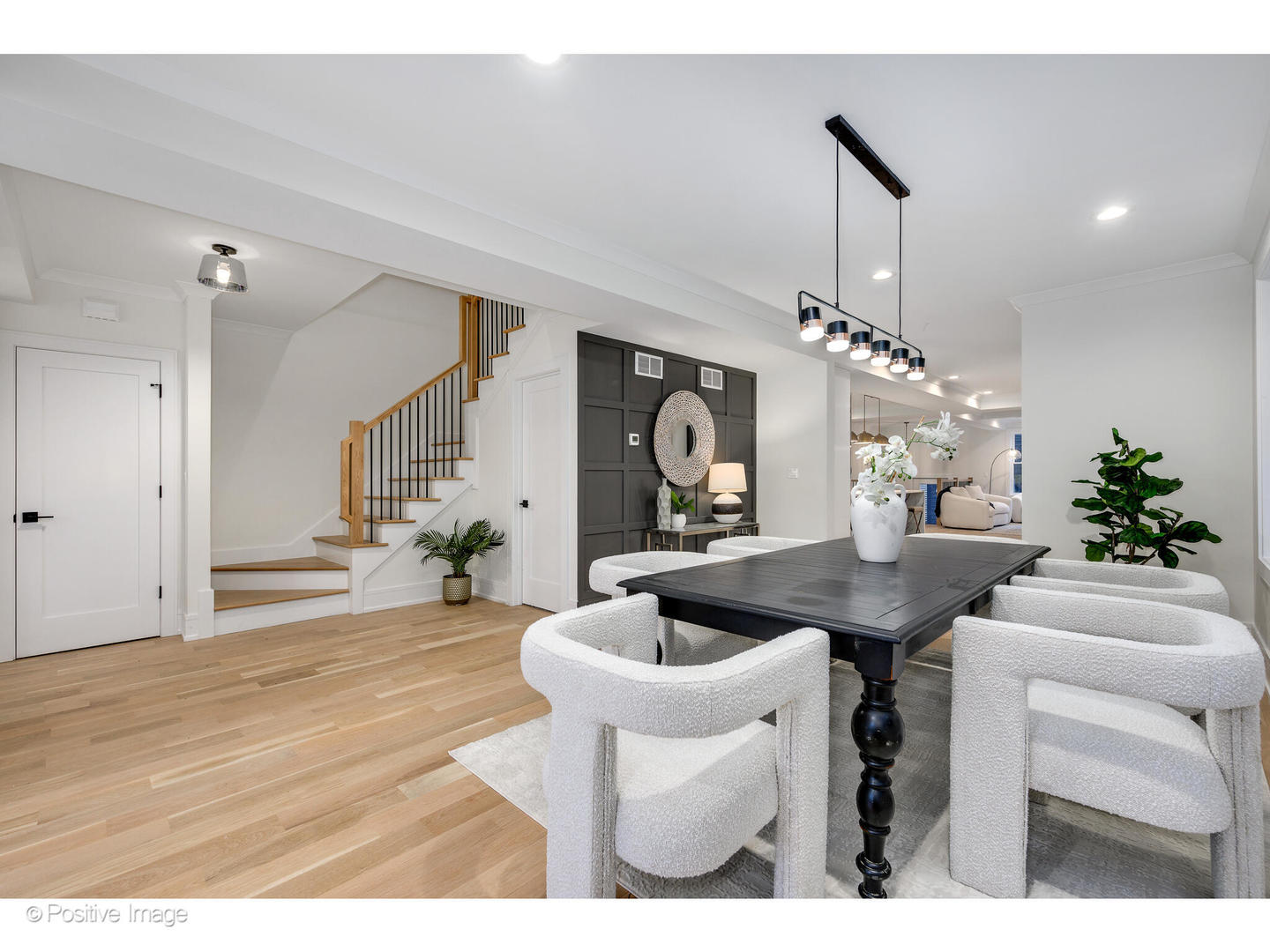 3930 N Claremont Avenue