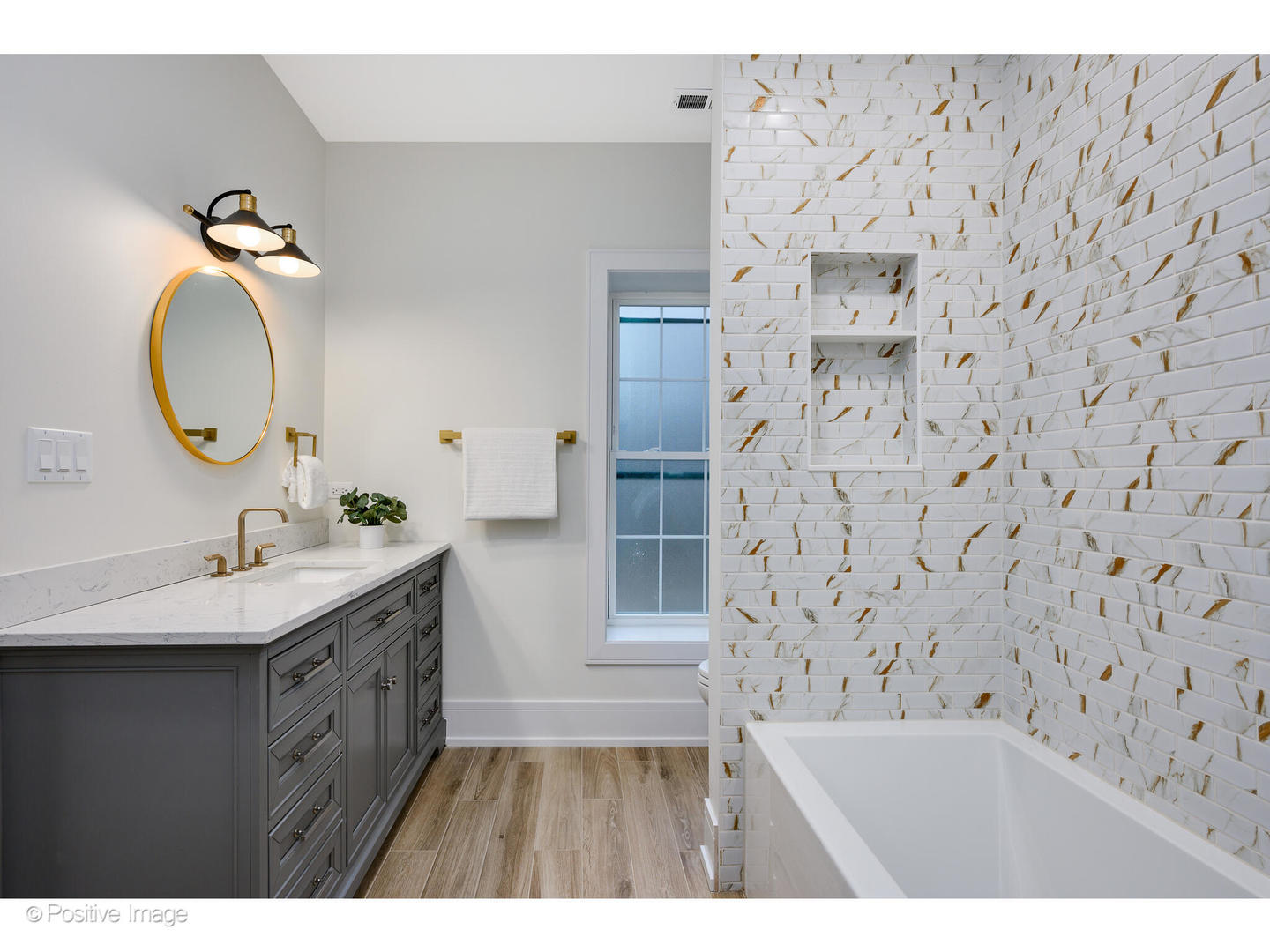 3930 N Claremont Avenue