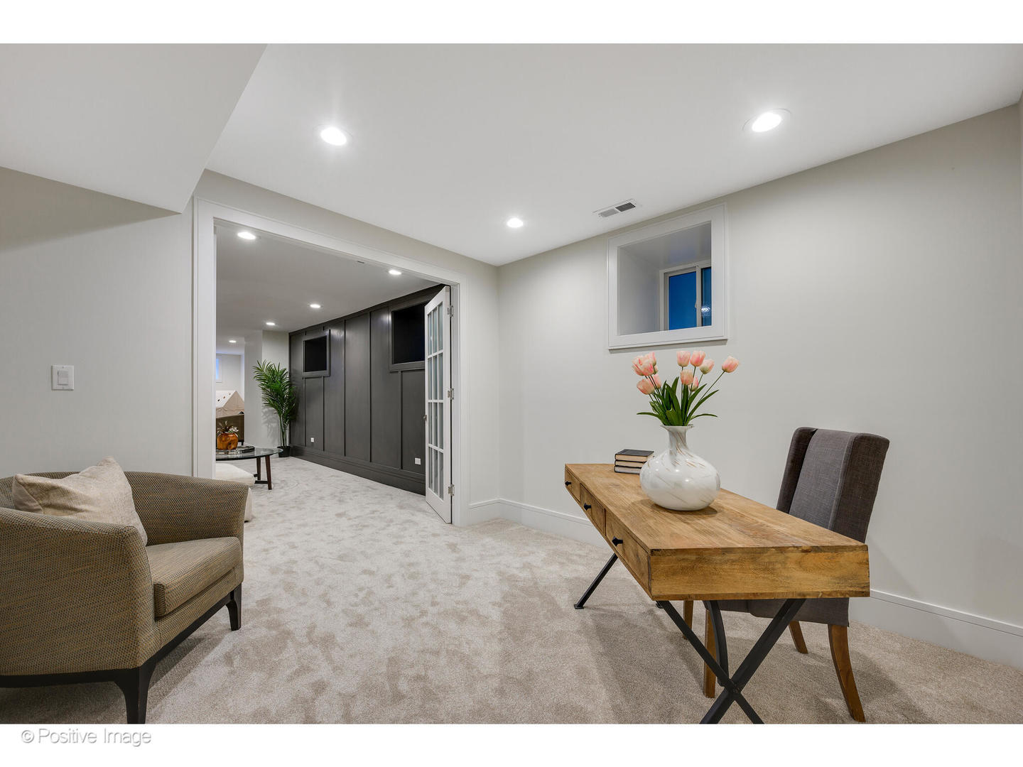 3930 N Claremont Avenue