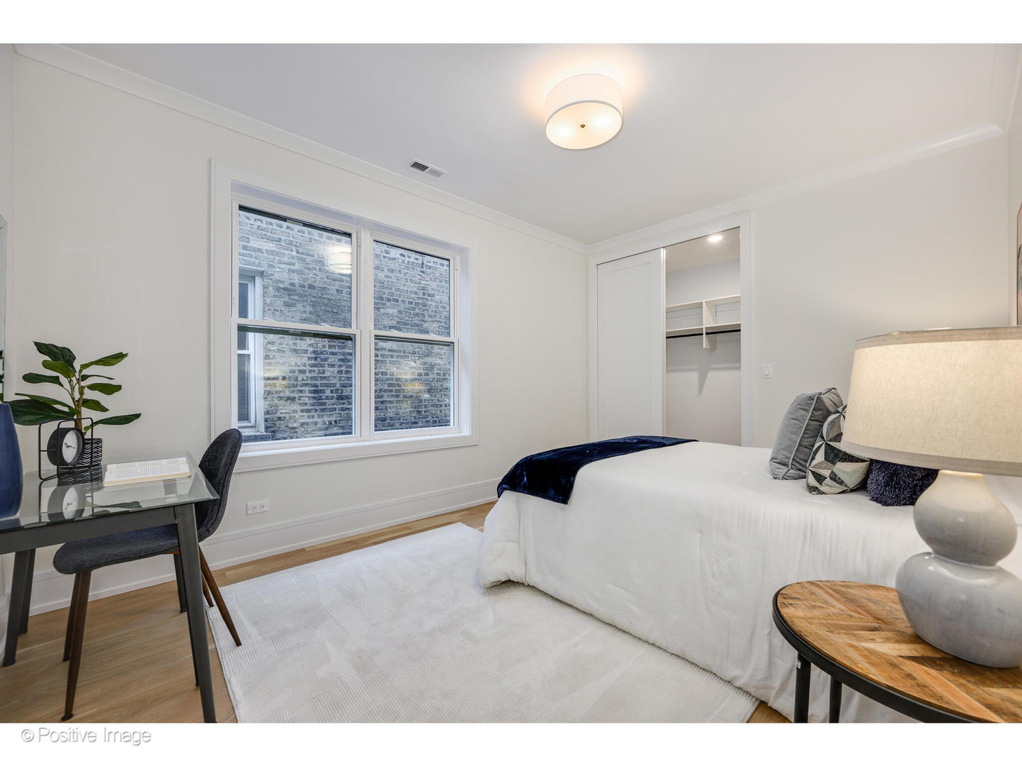 3930 N Claremont Avenue