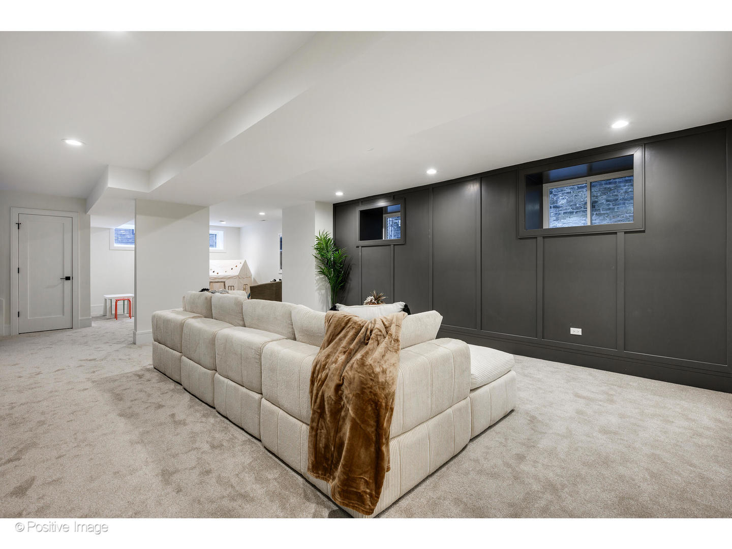 3930 N Claremont Avenue