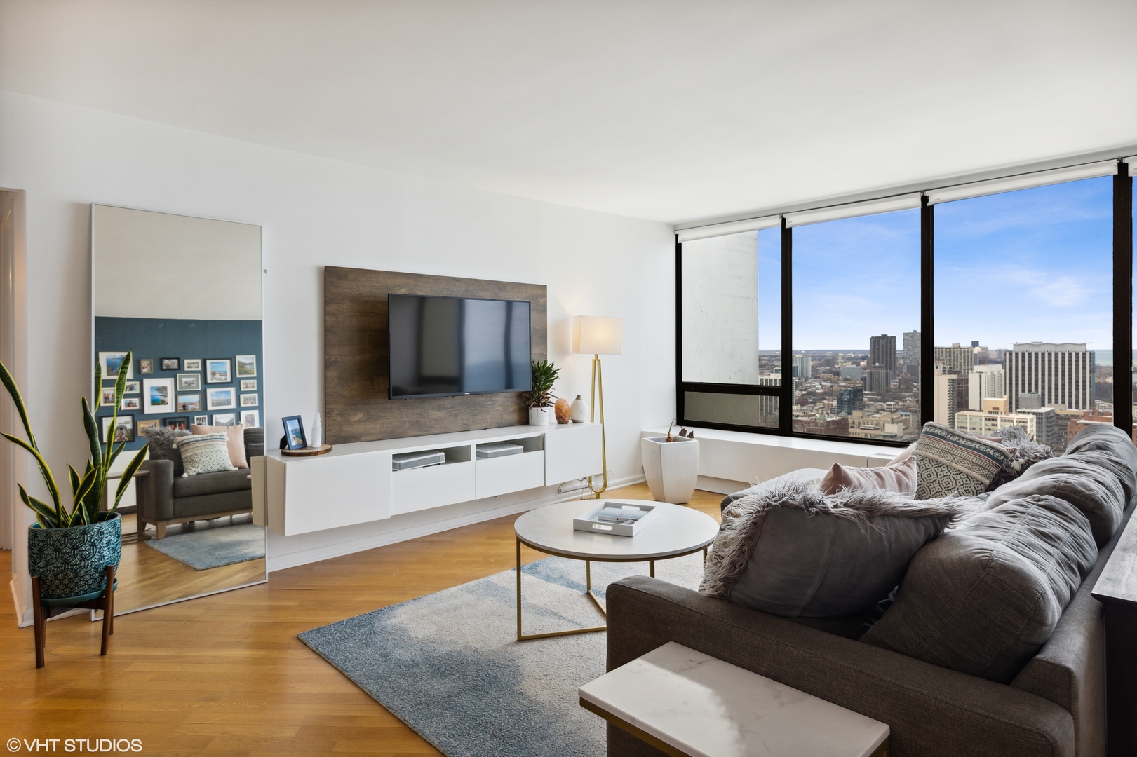 2800 N Lake Shore Drive Unit: 4115