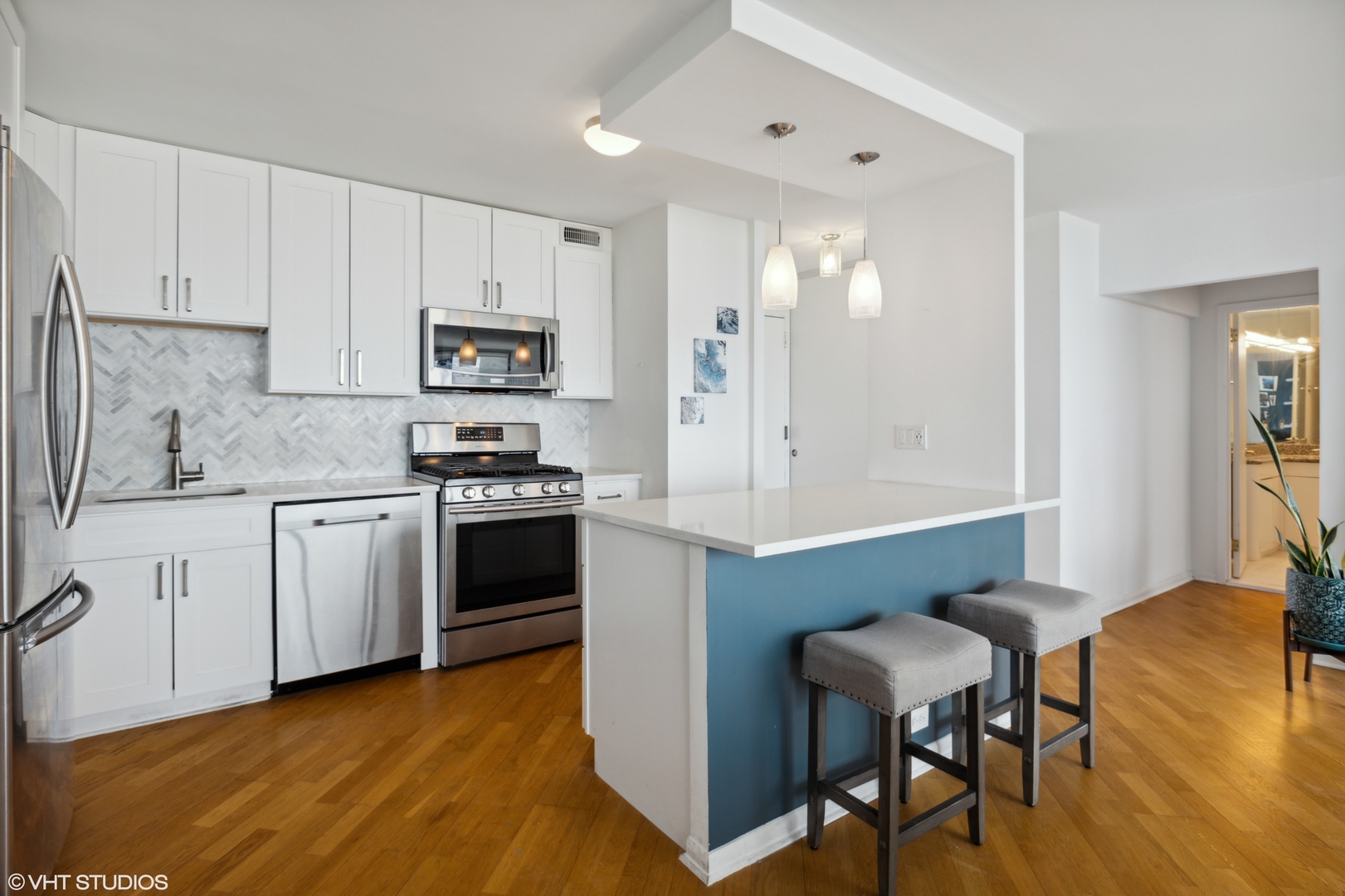 2800 N Lake Shore Drive Unit: 4115